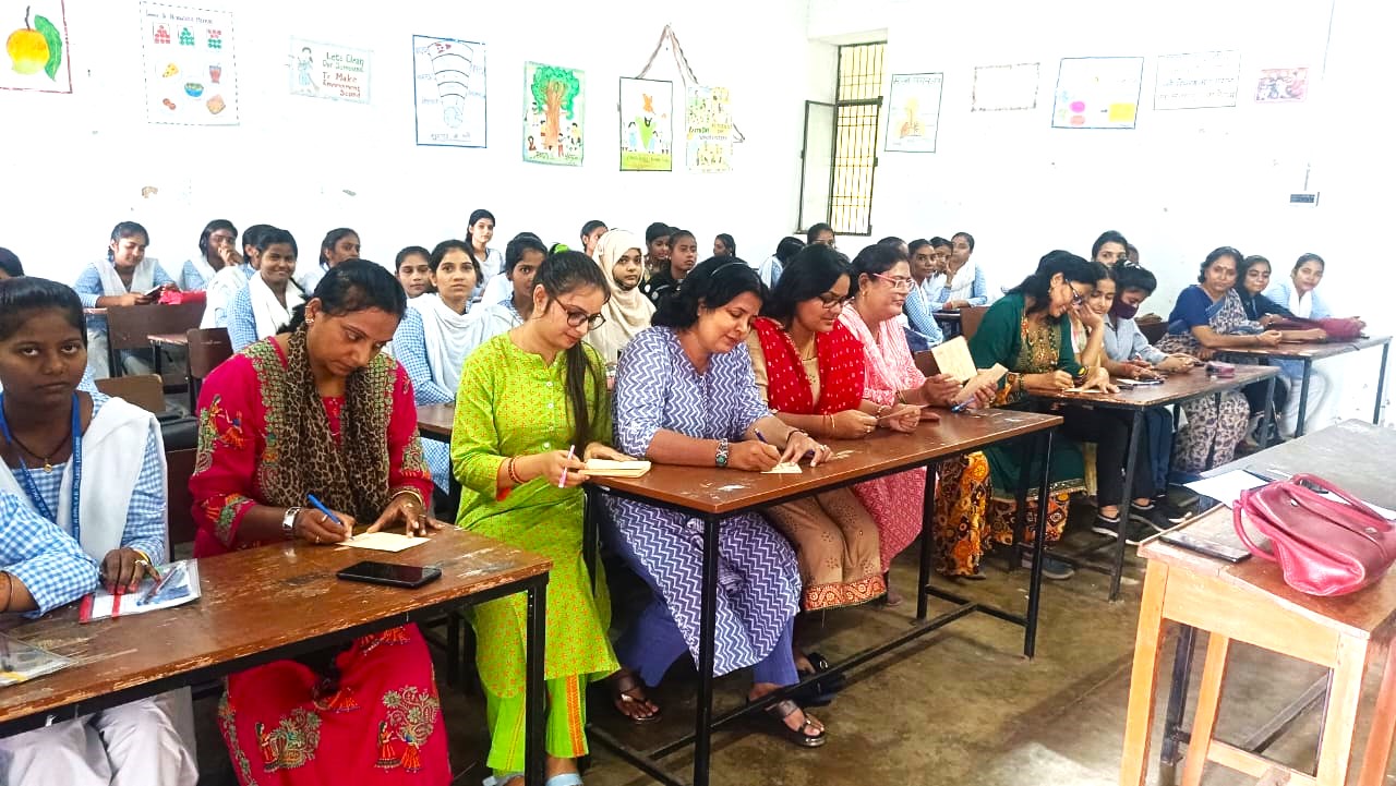 Khun-Khun Ji Girls PG College की छात्राओं ने ISRO को भेजा बधाई संदेश पोस्ट कार्ड